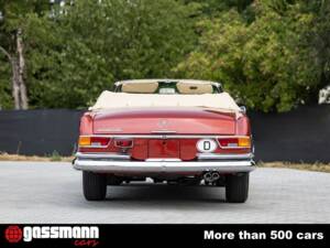 Image 8/15 of Mercedes-Benz 250 SE (1966)