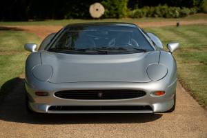 Image 18/50 of Jaguar XJ 220 (1993)