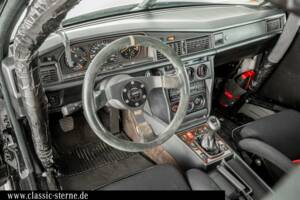 Image 15/15 of Mercedes-Benz 190 E 2.5-16 Evolution II (1990)