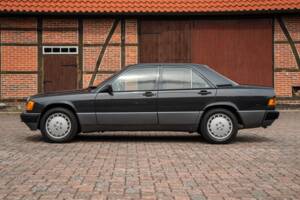 Bild 11/74 von Mercedes-Benz 190 E (1990)