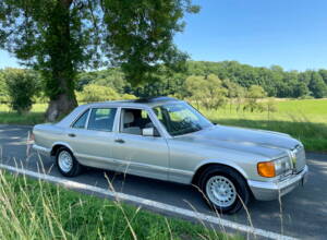 Image 17/24 of Mercedes-Benz 500 SEL (1982)