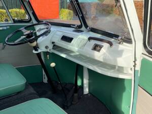 Imagen 17/19 de Volkswagen T1 Samba 1.2 (1959)