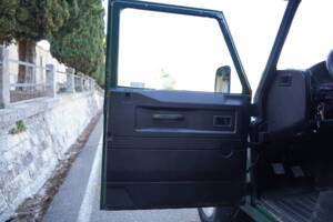 Bild 48/73 von Land Rover Defender 90 (2008)