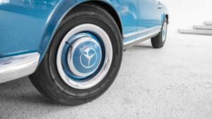 Image 15/33 of Mercedes-Benz 230 SL (1966)