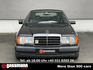 Bild 2/15 von Mercedes-Benz E 320 (1993)