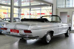 Immagine 4/17 di Mercedes-Benz 300 SE (1964)