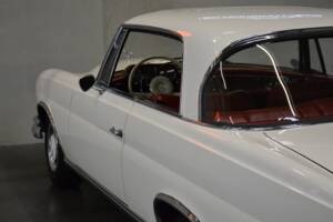 Image 46/61 de Mercedes-Benz 250 SE (1966)