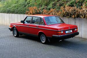 Image 13/75 de Volvo 240 (1986)