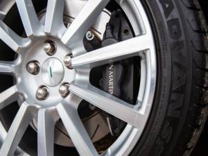 Image 25/92 of Aston Martin V12 Vanquish S (2007)