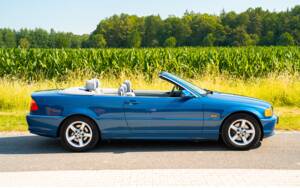 Image 6/31 of BMW 325Ci (2001)