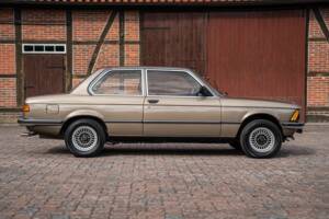 Image 12/76 of BMW 323i (1982)