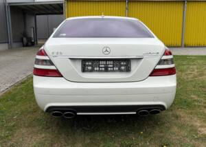 Bild 6/29 von Mercedes-Benz S 63 AMG (2007)