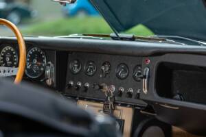 Image 30/48 de Jaguar Type E 4.2 (1965)