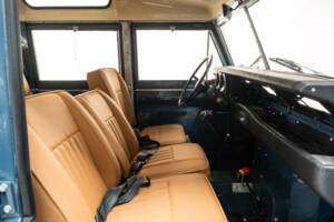 Image 17/31 of Land Rover 109 (1980)