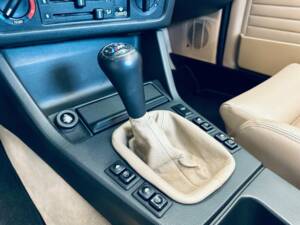 Image 20/29 de BMW 325i (1989)