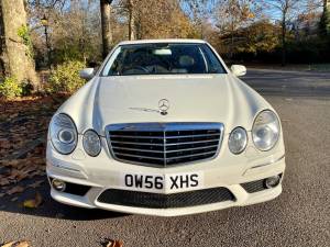 Image 25/47 of Mercedes-Benz E 63 AMG (2006)