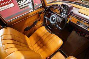 Image 18/18 of Mercedes-Benz 300 SE (1964)