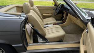 Image 18/24 de Mercedes-Benz 280 SL (1984)