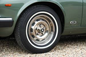 Image 29/50 of Jaguar XJ 6 4.2 (1985)