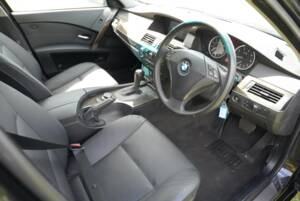 Bild 41/48 von BMW 550i (2006)