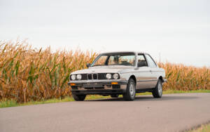 Image 1/80 of BMW 320i (1983)