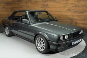 Image 13/19 of BMW 320i (1989)