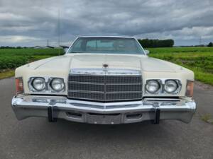 Imagen 6/8 de Chrysler Newport (1977)