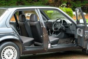 Immagine 46/50 di BMW 320i (1986)