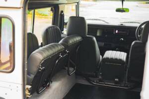 Image 36/41 of Land Rover Defender 90 "50th Anniversary" (1999)