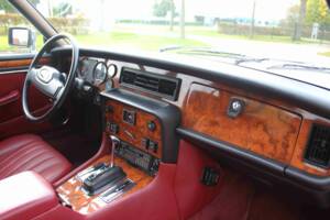 Bild 47/68 von Jaguar XJ 6 4.2 (1985)