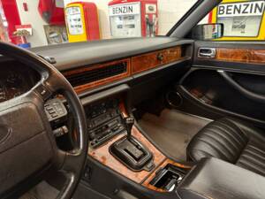 Image 10/19 of Jaguar XJ 40 4.0 (1993)