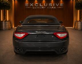 Bild 21/59 von Maserati GranCabrio 4.7 (2010)