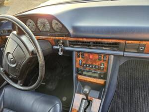 Image 33/100 of Mercedes-Benz 500 SEL (1983)