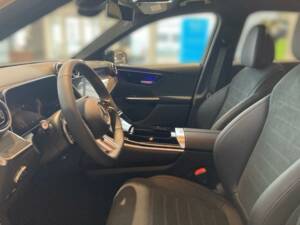 Image 6/10 of Mercedes-Benz GLC 300 4MATIC (2023)