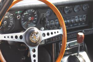 Bild 19/38 von Jaguar E-Type (2+2) (1968)