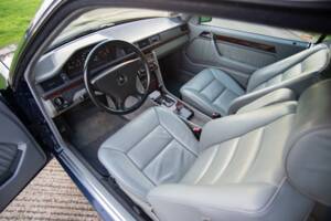 Bild 9/30 von Mercedes-Benz 300 CE (1992)