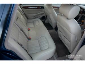 Bild 12/34 von Jaguar XJ 8 4.0 Executive (1999)