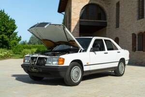 Afbeelding 39/44 van Mercedes-Benz 190 E (1987)