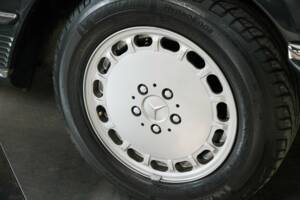 Afbeelding 21/24 van Mercedes-Benz 560 SL (1988)