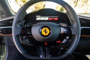 Image 14/15 de Ferrari 296 GTS (2025)