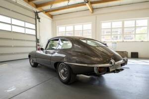 Image 3/15 de Jaguar E-Type (1969)