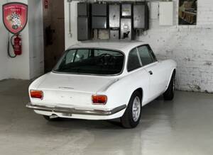 Image 30/53 of Alfa Romeo Giulia GT 1300 Junior (1970)
