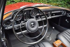 Image 32/45 de Mercedes-Benz 230 SL (1964)