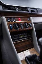Image 27/40 of Mercedes-Benz 300 TE (1991)