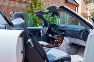 Image 64/171 of Mercedes-Benz SL 600 (1996)