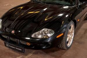 Bild 29/55 von Jaguar XKR (2000)
