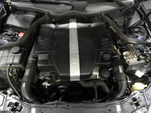 Immagine 11/15 di Mercedes-Benz CLK 320 (2002)