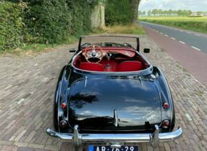 Image 2/6 of Austin-Healey 3000 Mk II (BT7) (1962)