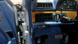 Immagine 27/31 di Mercedes-Benz 500 SEL (1987)