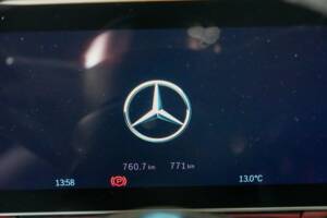 Image 27/50 de Mercedes-Benz V 300 d (2025)